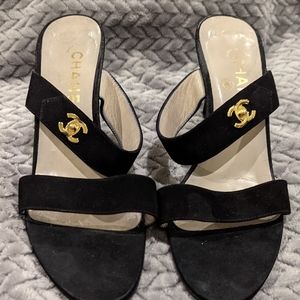 {SOLD}Chanel Black Velvet Heels Interlocking CC's Size 38 fits like a 7